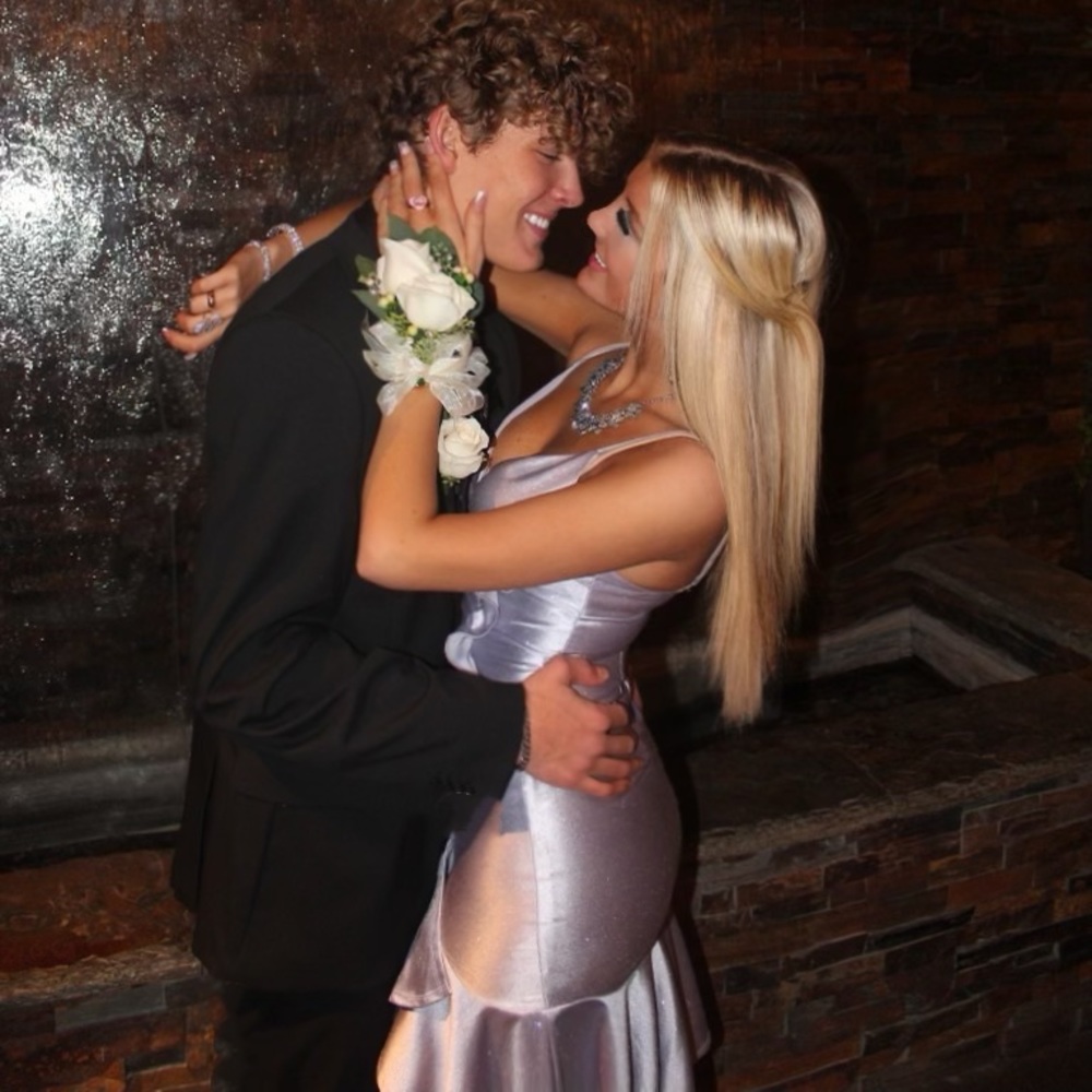 Dress - Picture 6 of 7